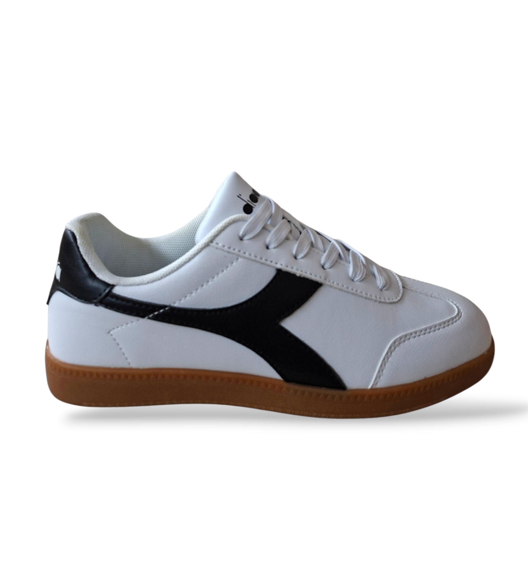 Diadora-Kyoto-101.182983-sneakers-indoor-ragazzo-bianco-nero-pelle-sintetica-laccio-Scarpetteria-Gica-Trani
