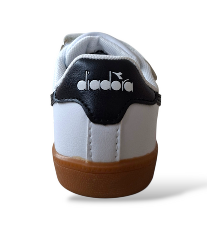sneakers-sport-indoor-bambino-piccolo-Diadora-Kyoto-leggere-stabili-bianco-nero-Scarpetteria-Gica-Trani

