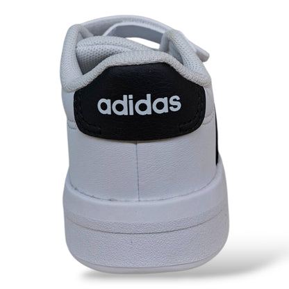 adidas-grand-court-hp3534-sneakers-bambina-bianco-nero-chiusura-strappo-scarpetteria-gica-trani
