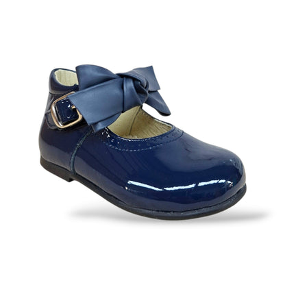 scarpine-bambolina-primi-passi-bambina-panyno-b1528-blue-vernice-lucida-brillante-fiocco-estraibile-fibbia-fodera-pelle-sottopiede-anatomico-fondo-gomma-vivace-gioiosa-originale-taglie-19-23-scarpetteria-gica-trani

