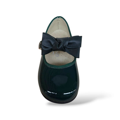 scarpe-vernice-verdone-lucida-bambina-panyno-b2601-fiocco-estraibile-fibbia-fodera-pelle-sottopiede-anatomico-pelle-fondo-gomma-verde-bosco-profondo-autunnale-due-look-cerimonia-scuola-taglie-24-29-scarpetteria-gica-trani
