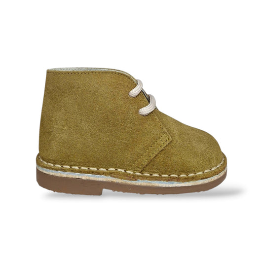 panyno-b2920-polacchino-bambini-kaki-suede-crosta-morbida-vellutata-fodera-interna-pelle-traspirante-sottopiede-anatomico-pelle-fondo-gomma-aderente-lacci-eleganza-classica-stile-clarks-unisex-autunno-inverno-2026-tag
