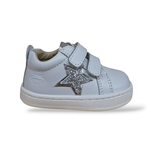 balducci-cita-6642-scarpa-primi-passi-bambina-bianco-argento-vera-pelle-candida-luminosa-velcro-fondo-gomma-pieghevole-soft-made-in-italy-iconica-battesimo-cerimonia-elegante-taglie-18-24-scarpetteria-gica-trani
