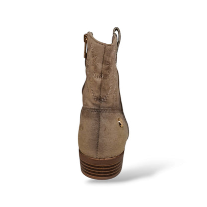 xti-botin-15407101-beige-suede-bambine-ragazze-stivaletto-camperos-western-raffinato-originale-zip-laterale-comoda-struttura-comfort-giornaliero-jeans-gonne-vestitini-leggings-outfit-versatile-moda-autunno-inverno-2026-taglie-32-38-scarpetteria-gica-trani
